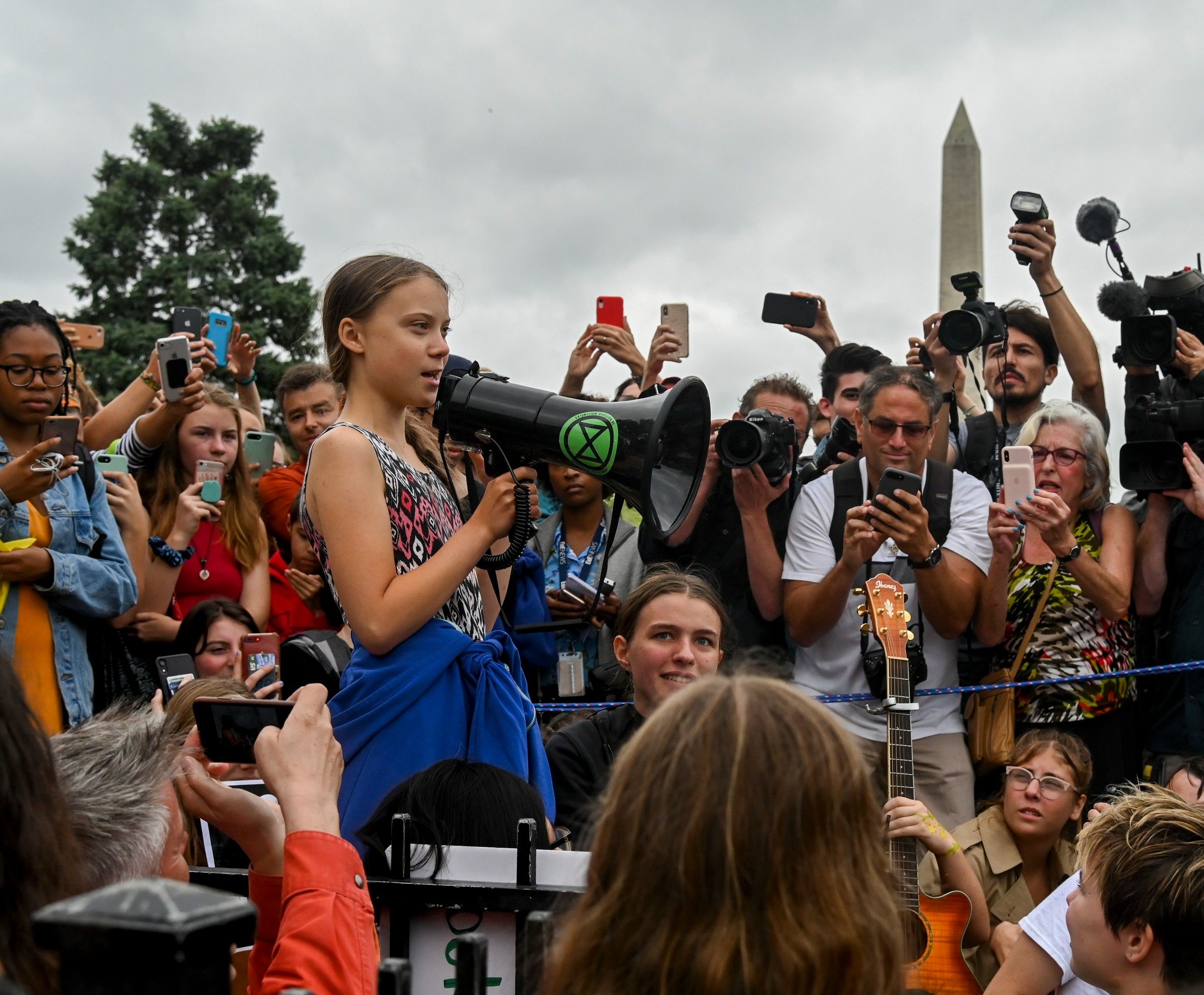 Greta Thunberg ved en klimademonstration blandt nogle af de millioner af børn og unge, som hun har inspireret. Kilde: Getty