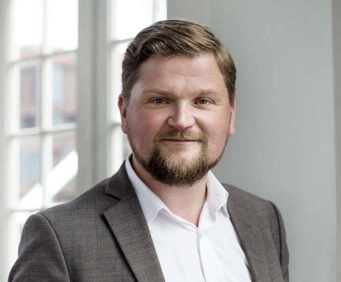 Lasse Bastkjær Jensen, direktør for strategi og kommunikation i DR, kommer med sine forudsigelser for 2023. Foto: LinkedIn