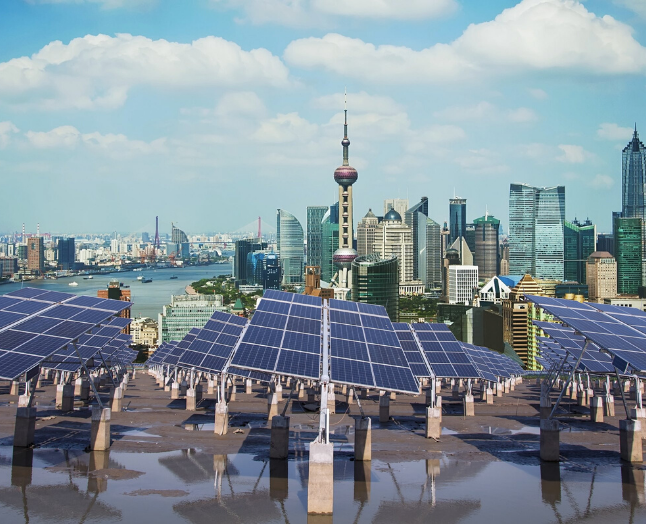 Kina er på den ene side det land, der udleder mest CO2, men Riget i Midten er også verdens suverænt største investor i vedvarende energi og har et carbon-kvotesystem, der ser ud til at virke. Foto: Arkiv.