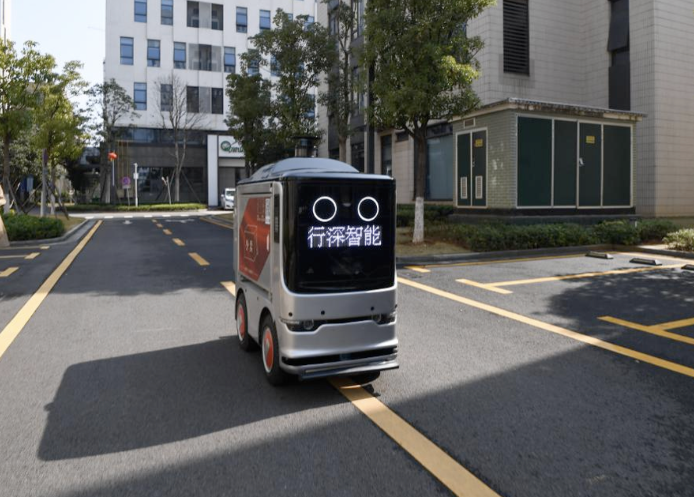 CHANGSHA-robotten kører ud med frokost i Kina.