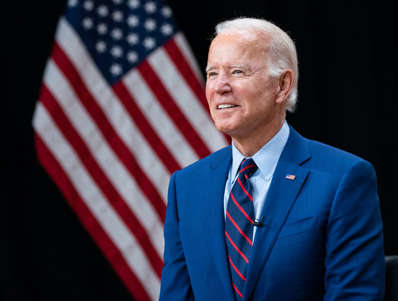 Joe Biden har grund til at smile. Han har haft nogle befriende stille, men særdeles effektive første 100 dage i Det Hvide Hus. Billede: White House