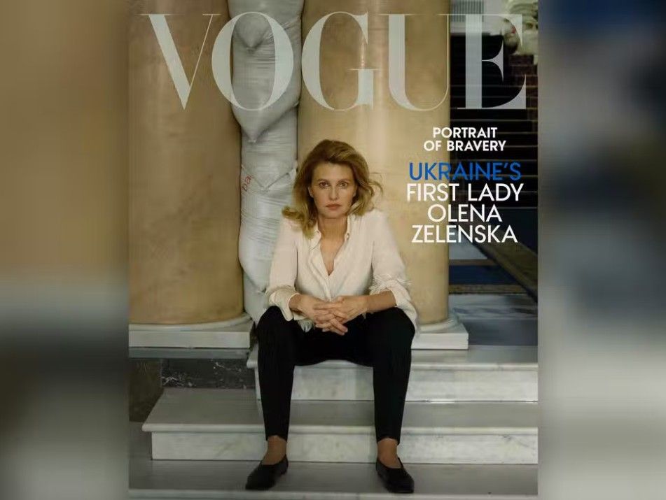 Den ukrainske førstedame poserer på Vogues forside. Men hvordan hænger modelbilleder og krig egentlig sammen? Foto: Vogue