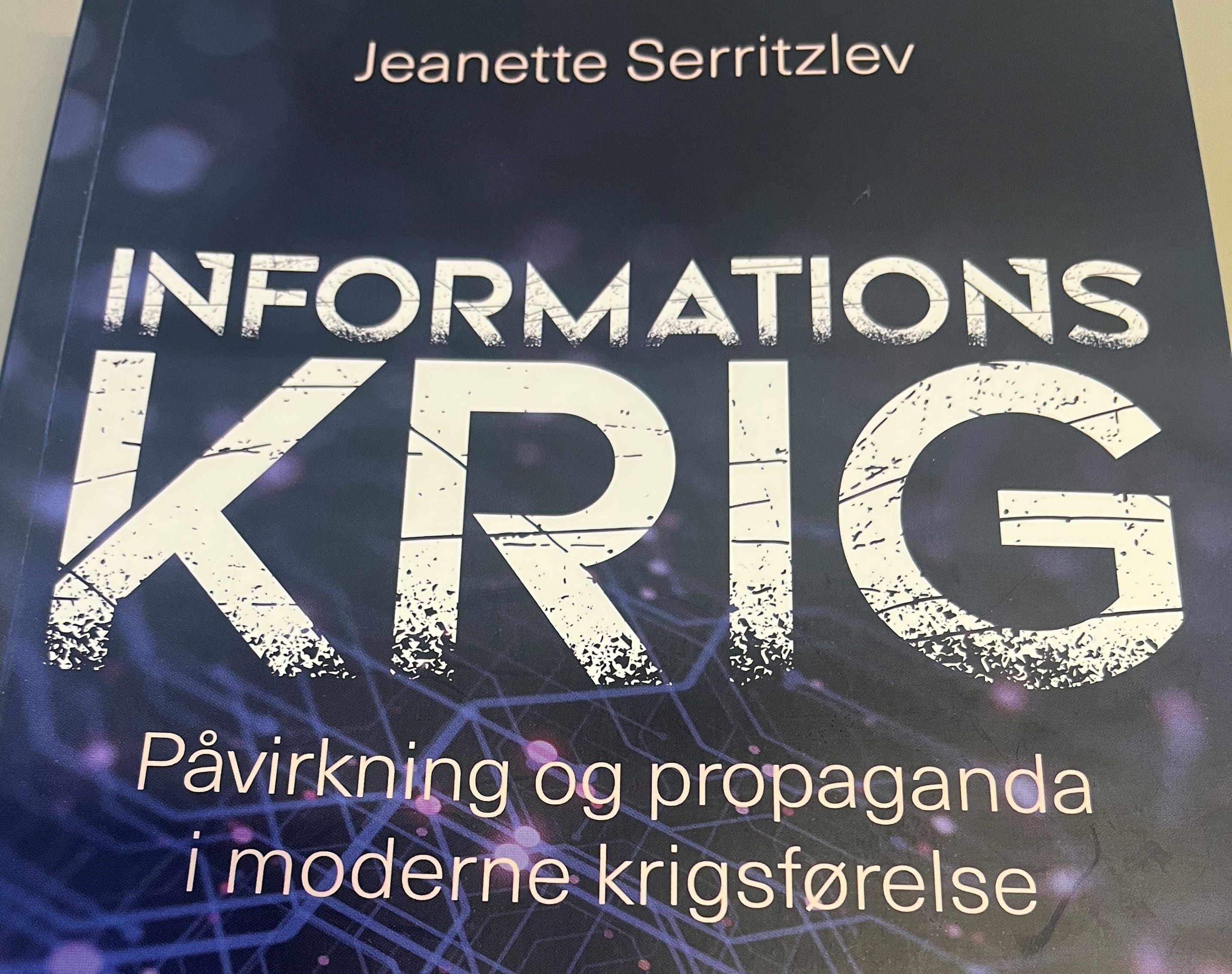 Den første samlede indføring i fænomenet informationskrig udkommer 30. januar. Bogen placerer informationskrigen i det samlede billede af politisk krigsførelse.