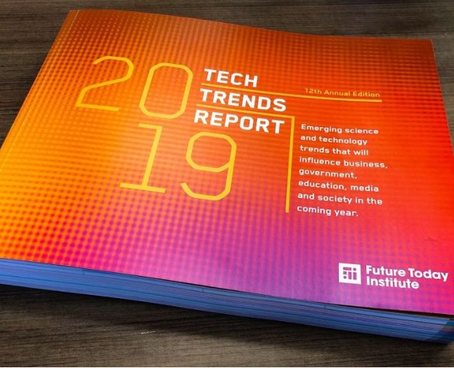 Hvad skal man tage med fra South by Southwest? Den eneste printede kopi af Amy Webbs 2019 Tech Trends Report fra FTI.