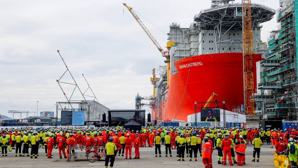 Tirsdag ble det avholdt en markering for produksjonsskipet Johan Castberg på Aker Solutions’ verft på Stord | Foto: Silje Katrine Robinson / NTB