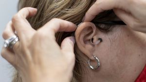 For i hvert fald en del af kunderne bliver det, hvis ikke det allerede er blevet, dyrere at erhverve sig et høreapparat. | Foto: Joe Raedle/AFP / GETTY IMAGES NORTH AMERICA
